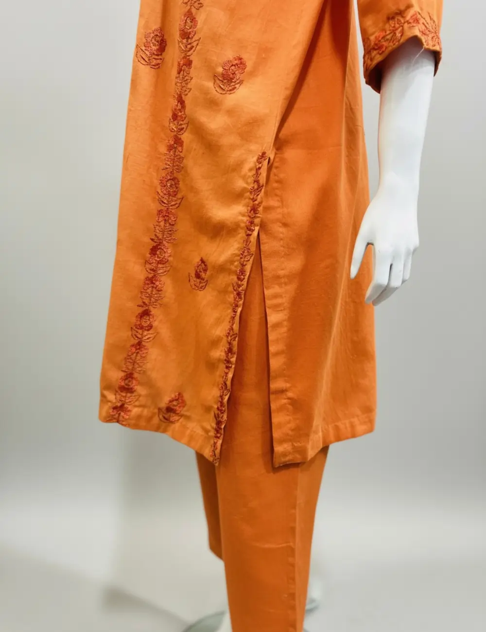 Saffron Elegance✨ Drape yourself in warmth and tradition with ‘Saffron Elegance’ – where color meets culture.