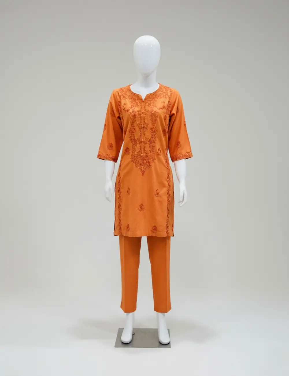 Saffron Elegance✨ Drape yourself in warmth and tradition with ‘Saffron Elegance’ – where color meets culture.